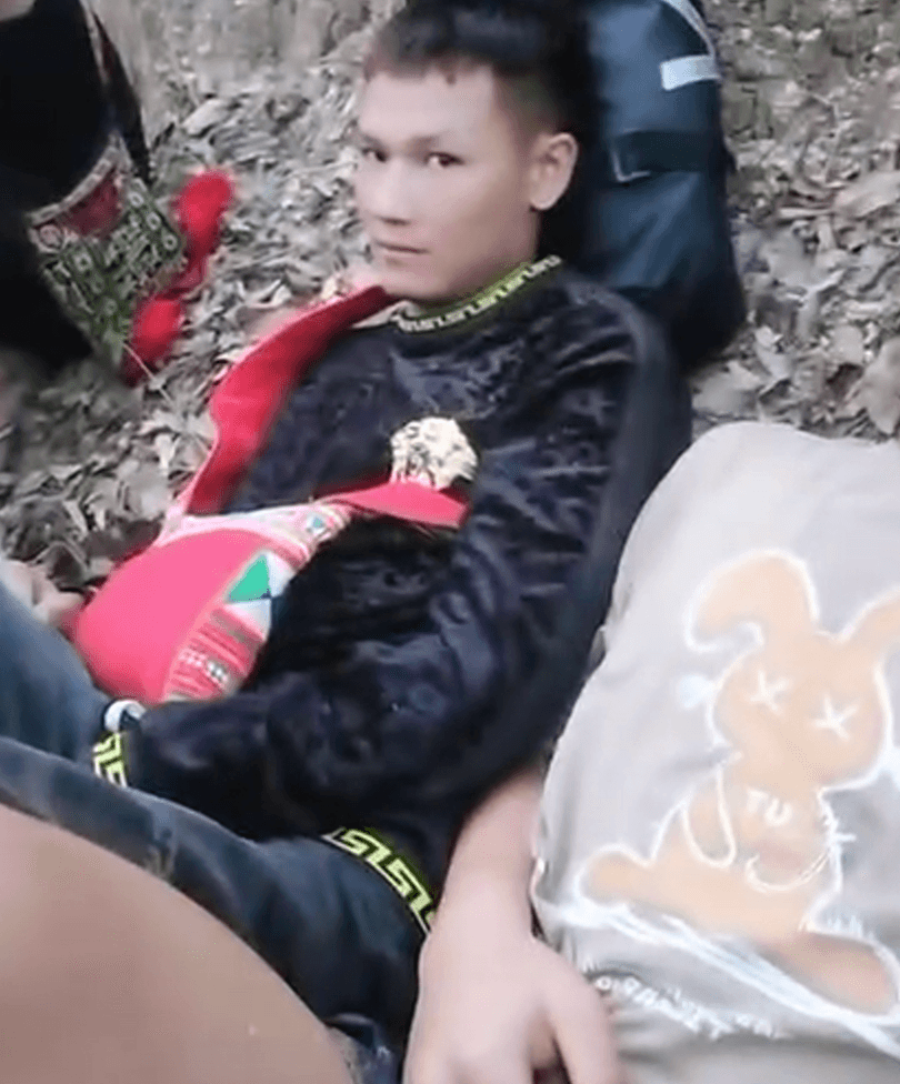 昔日贪念入局，如今落得流落荒野、有家难回。