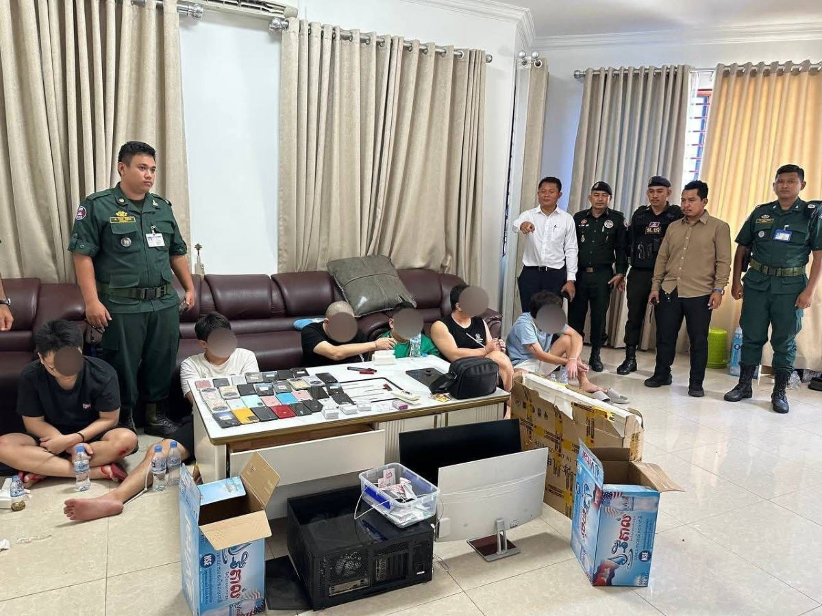 西港突袭8栋别墅！6名中国籍嫌疑人落网 查获大量涉诈设备